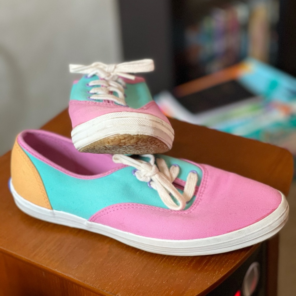 Vintage color block pastel woman’s Keds 😆